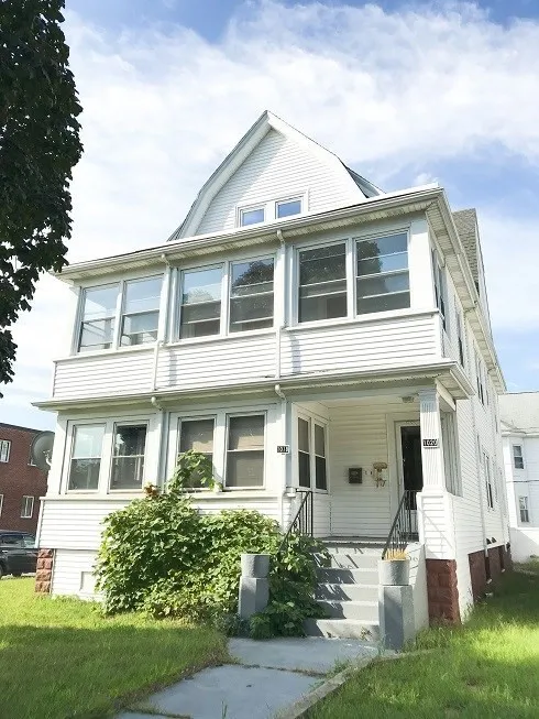 4 bed, 2 bath apartment for rent at 1020 Fellsway Unit 1020, Medford — photo 1 of 20
