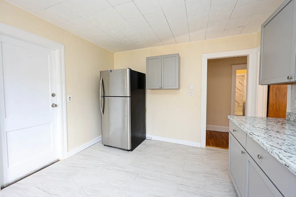 3 bed, 1 bath apartment for rent at 1021-1023 Canterbury St Unit 3, Boston — photo 12 of 20
