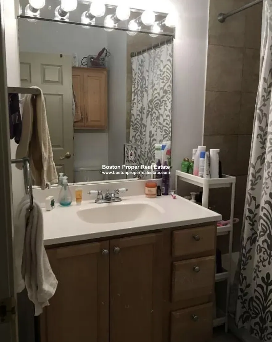 3 bed, 1 bath apartment for rent at 1021 Tremont St Unit 1, South End — photo 9 of 11