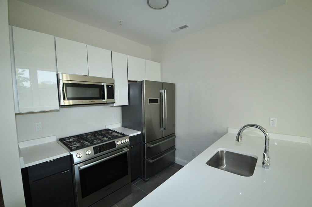 2 bed, 2 bath apartment for rent at 1022 Hancock St Unit 106, Quincy Center — photo 5 of 12