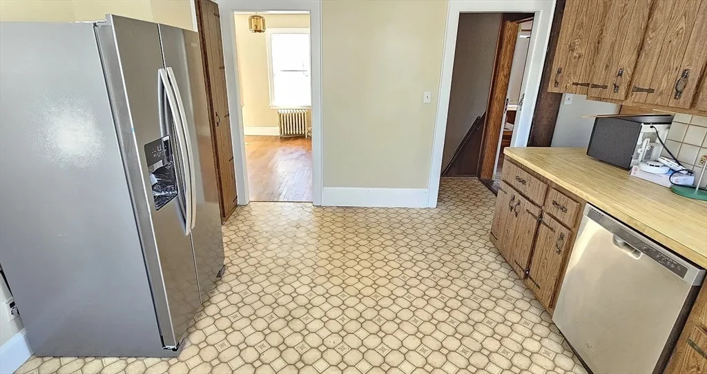 3 bed, 1 bath apartment for rent at 1024 N Main St Unit 1024, Brockton — photo 4 of 12