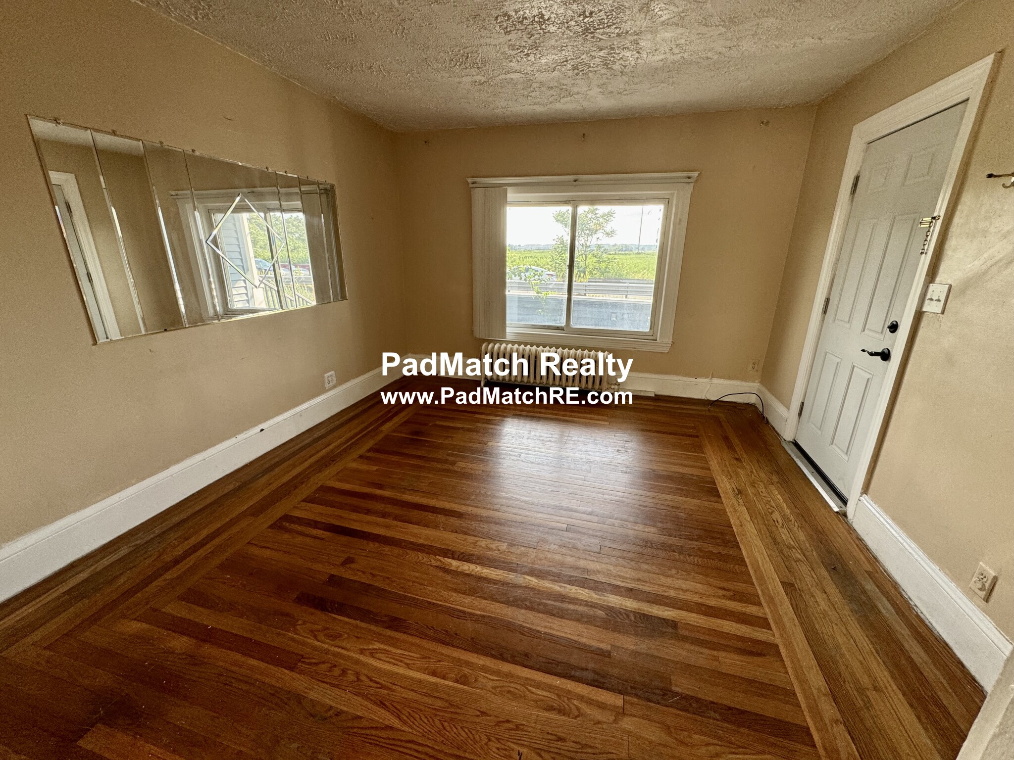 2 bed, 1 bath apartment for rent at 1024 North Shore Rd Unit 1, Revere
