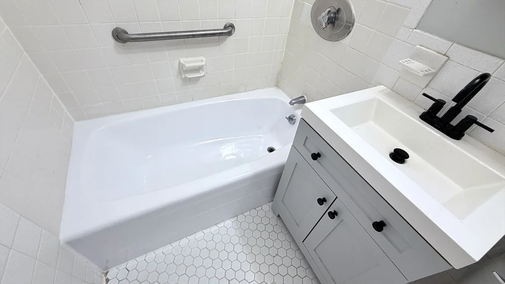 1 bed, 1 bath apartment for rent at 1025 Hancock St Unit 10 B, Quincy — photo 5 of 16