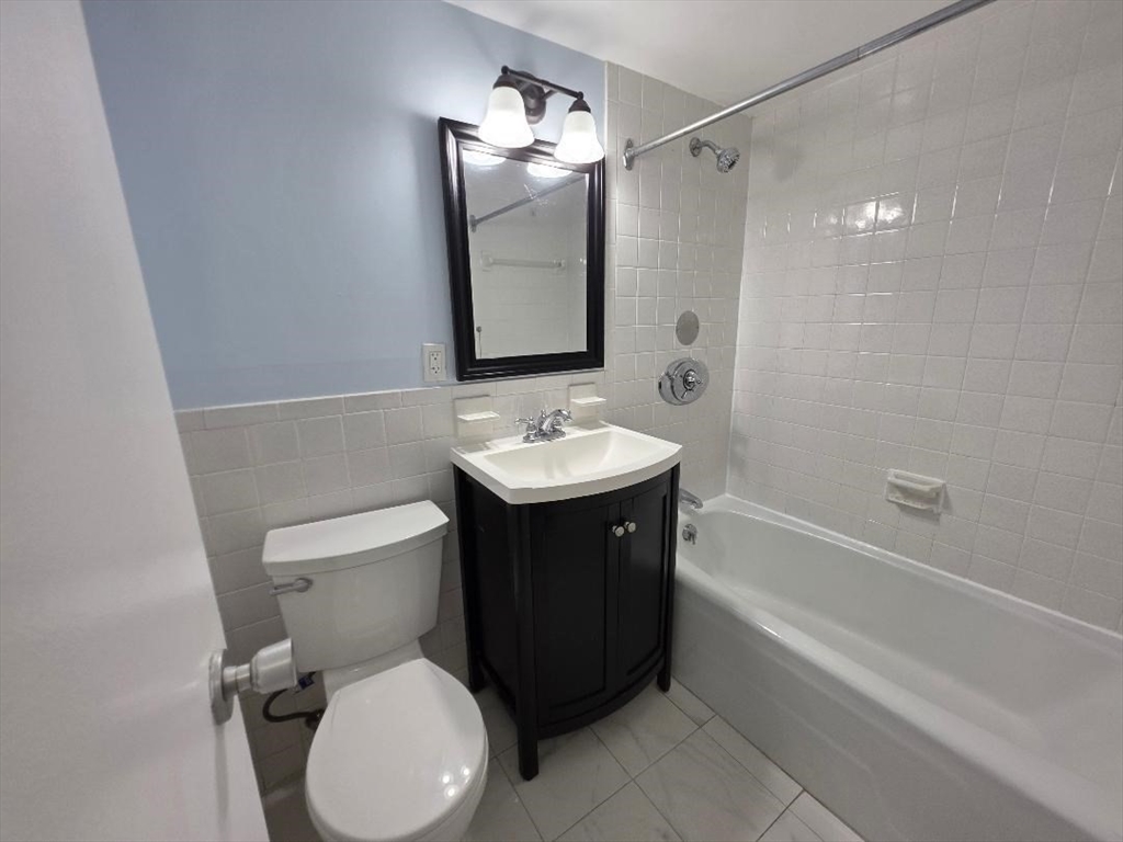 1 bed, 1 bath apartment for rent at 1025 Hancock St Unit 6K, Quincy Center — photo 7 of 16