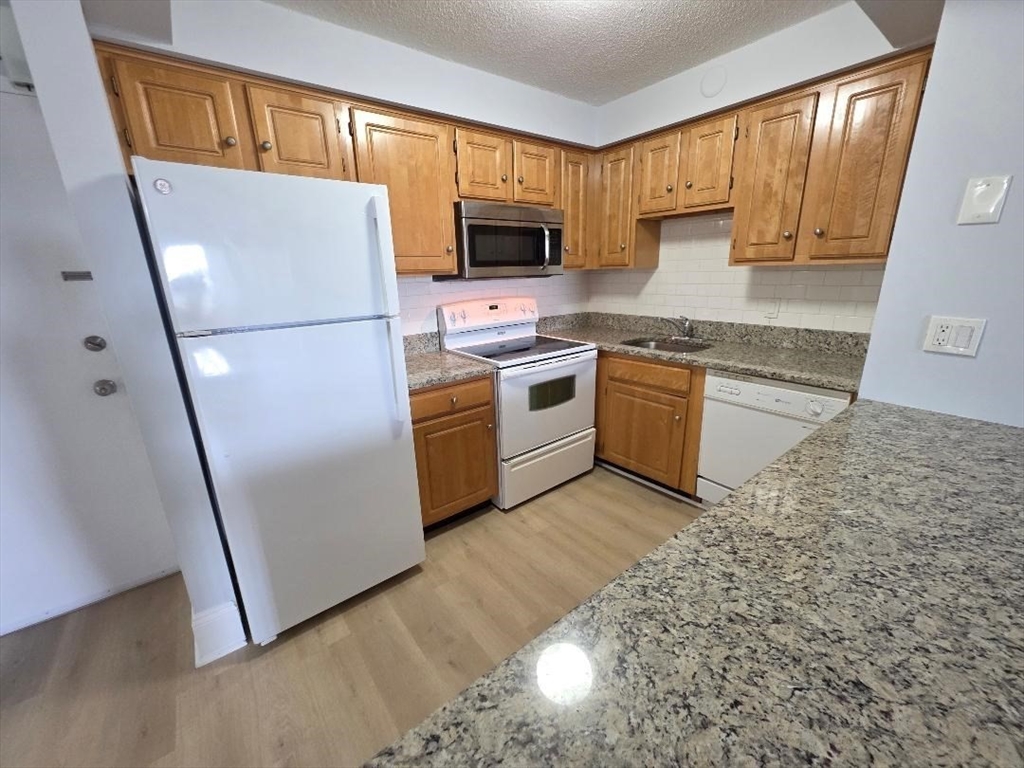 1 bed, 1 bath apartment for rent at 1025 Hancock St Unit 6K, Quincy Center — photo 3 of 16