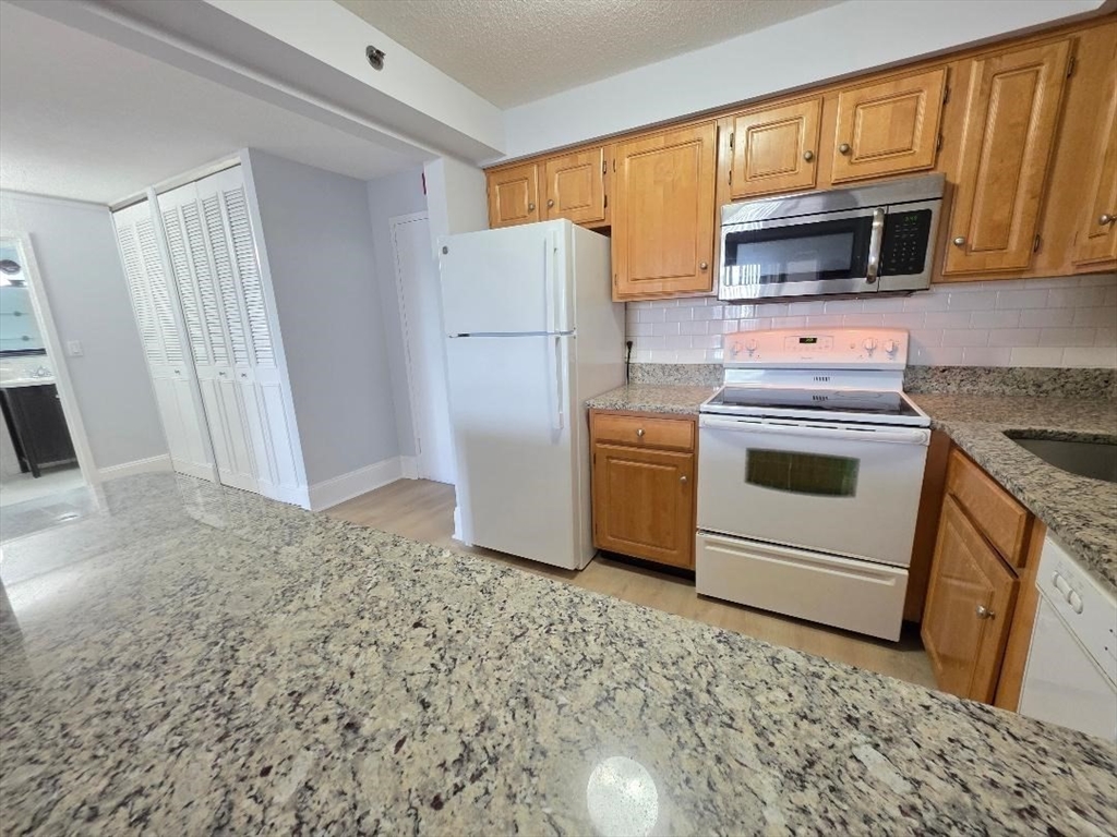 1 bed, 1 bath apartment for rent at 1025 Hancock St Unit 6K, Quincy Center — photo 4 of 16