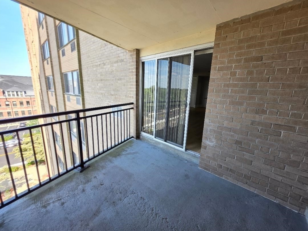 1 bed, 1 bath apartment for rent at 1025 Hancock St Unit 6K, Quincy Center — photo 2 of 16