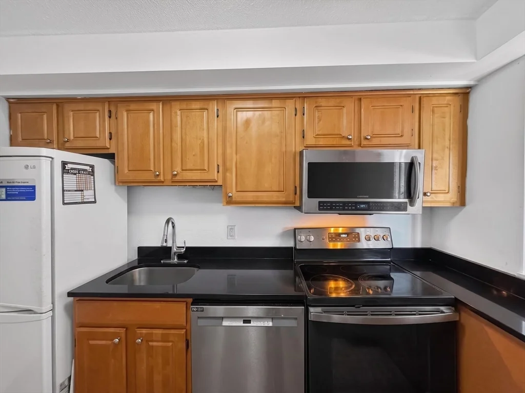 2 bed, 1 bath apartment for rent at 1025 Hancock St Unit 8C, Quincy — photo 5 of 21