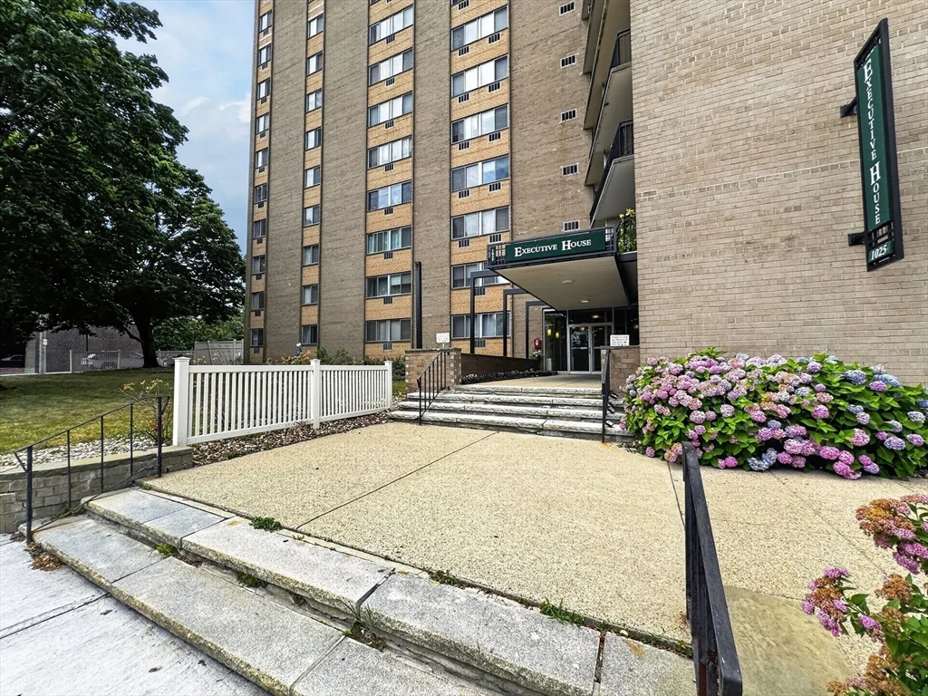 2 bed, 1 bath apartment for rent at 1025 Hancock St Unit 8C, Quincy — photo 1 of 21