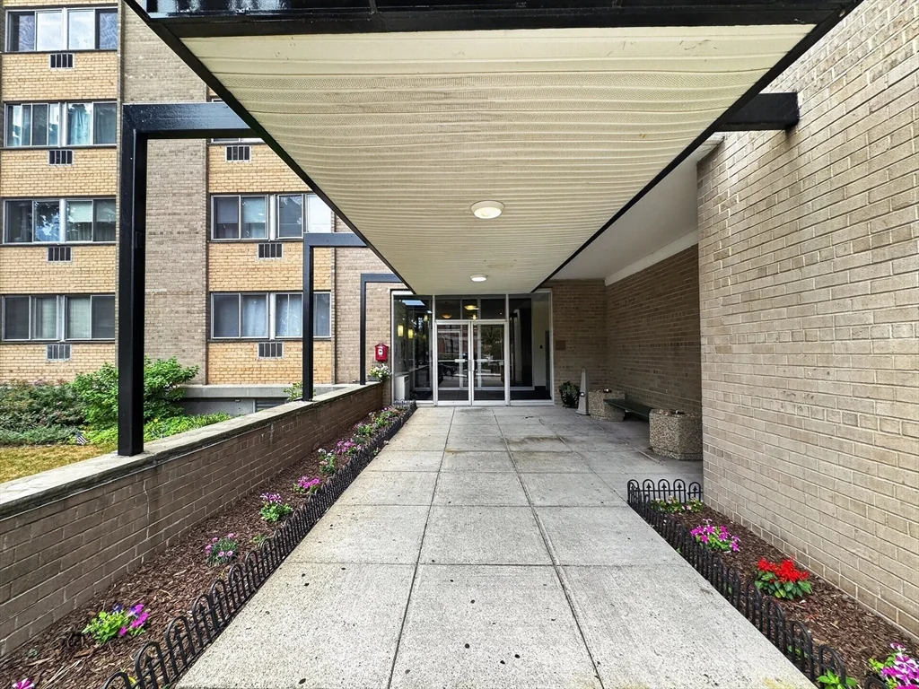 2 bed, 1 bath apartment for rent at 1025 Hancock St Unit 8C, Quincy — photo 2 of 21