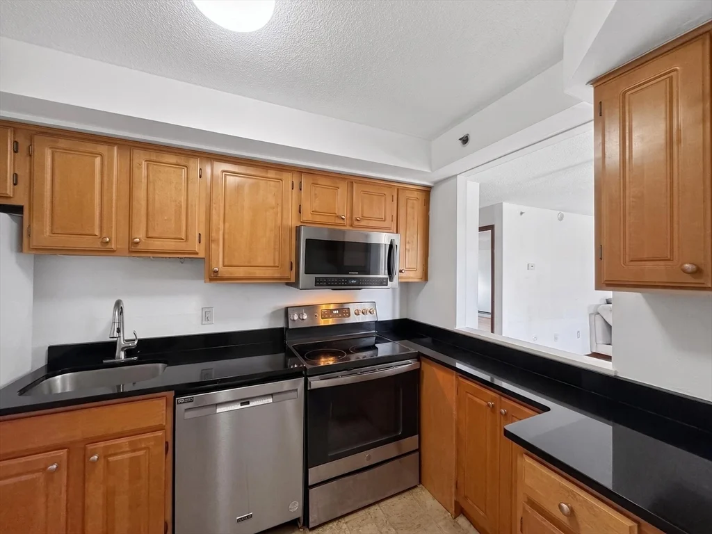 2 bed, 1 bath apartment for rent at 1025 Hancock St Unit 8C, Quincy — photo 3 of 21