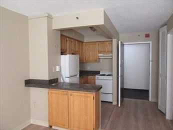 Studio bed, 1 bath apartment for rent at 1025 Hancock Unit 1E, Quincy — photo 2 of 8