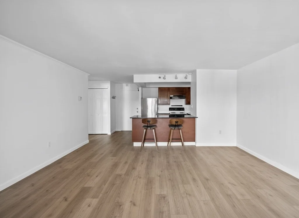 1 bed, 1 bath apartment for rent at 1025 Hancock Unit 6G, Quincy Center — photo 5 of 16