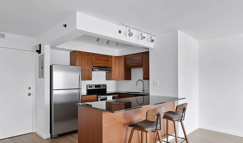 1 bed, 1 bath apartment for rent at 1025 Hancock Unit 6G, Quincy Center
