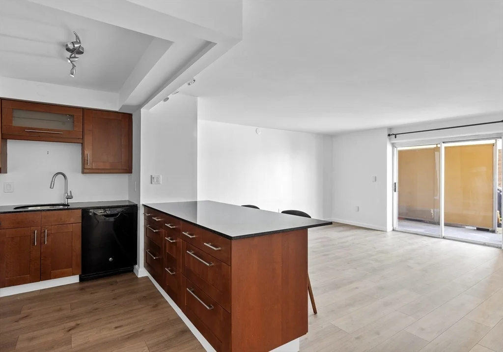 1 bed, 1 bath apartment for rent at 1025 Hancock Unit 6G, Quincy Center — photo 2 of 16