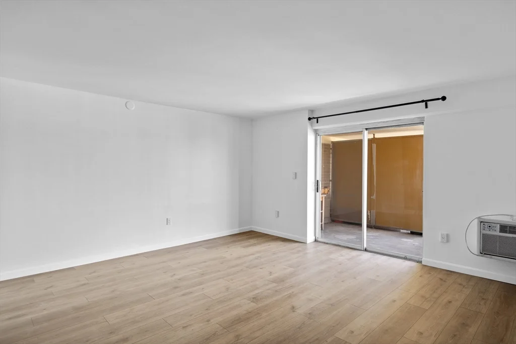 1 bed, 1 bath apartment for rent at 1025 Hancock Unit 6G, Quincy Center — photo 4 of 16