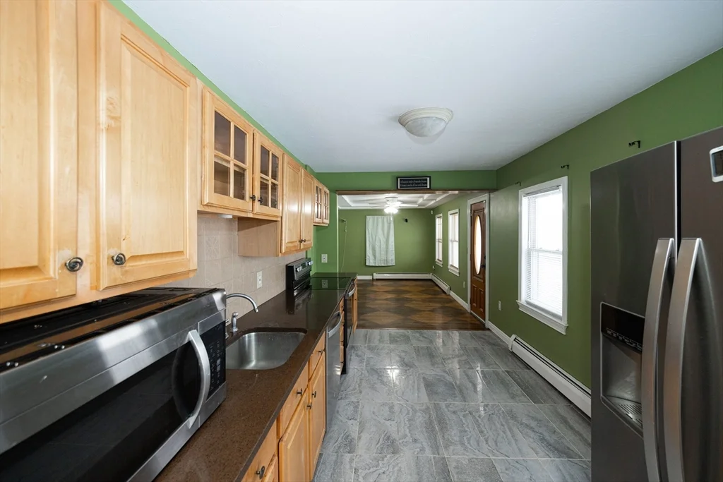 3 bed, 1 bath apartment for rent at 1025 Mechanic St, Leominster — photo 7 of 16