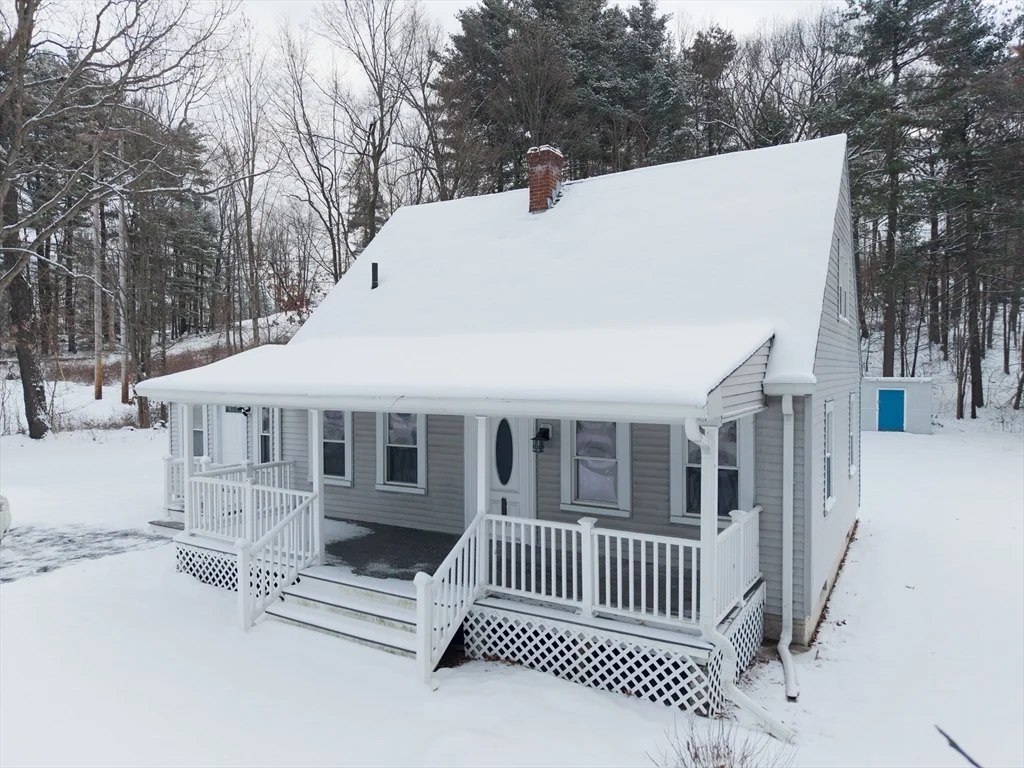 3 bed, 1 bath apartment for rent at 1025 Mechanic St, Leominster — photo 1 of 16