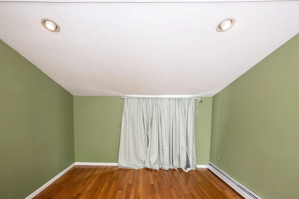3 bed, 1 bath apartment for rent at 1025 Mechanic St, Leominster — photo 13 of 16