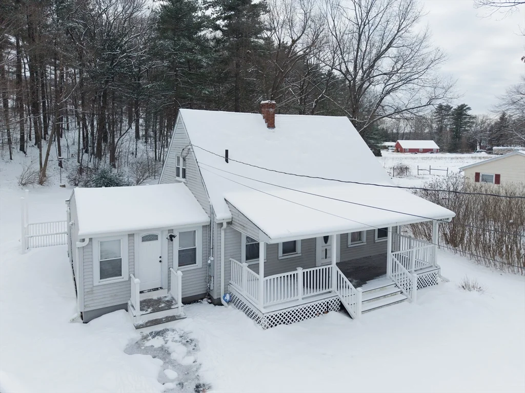 3 bed, 1 bath apartment for rent at 1025 Mechanic St, Leominster — photo 2 of 16