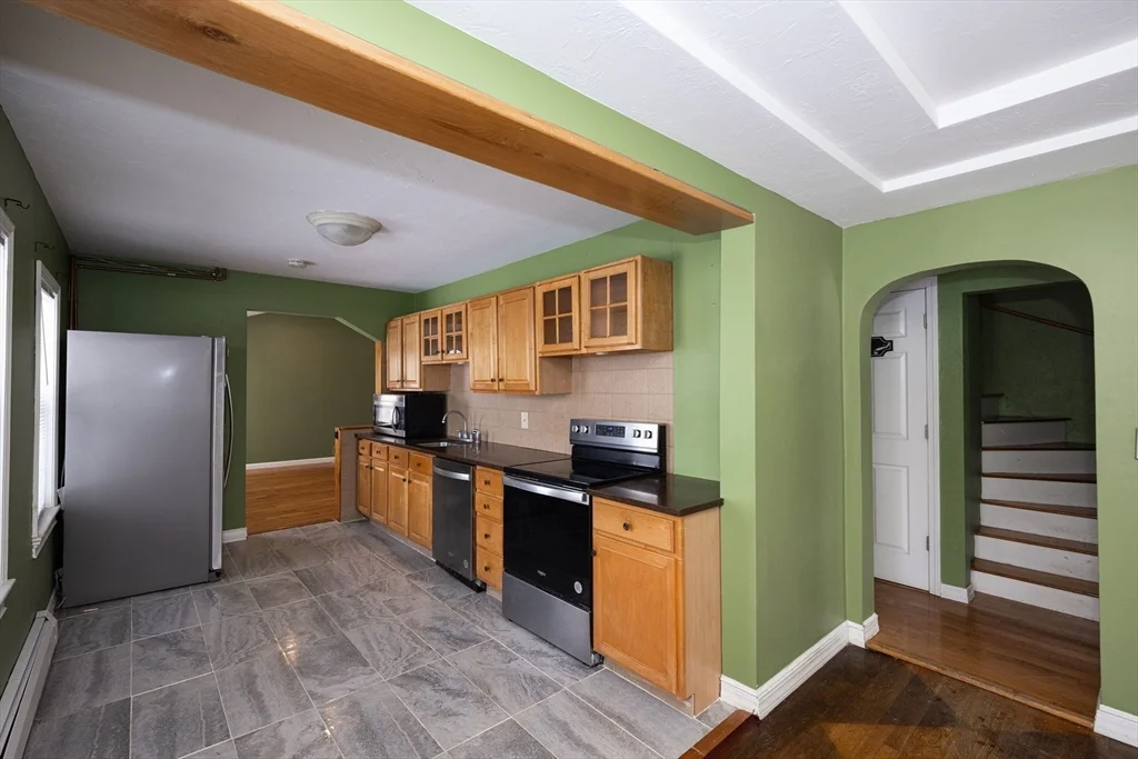 3 bed, 1 bath apartment for rent at 1025 Mechanic St, Leominster — photo 10 of 16