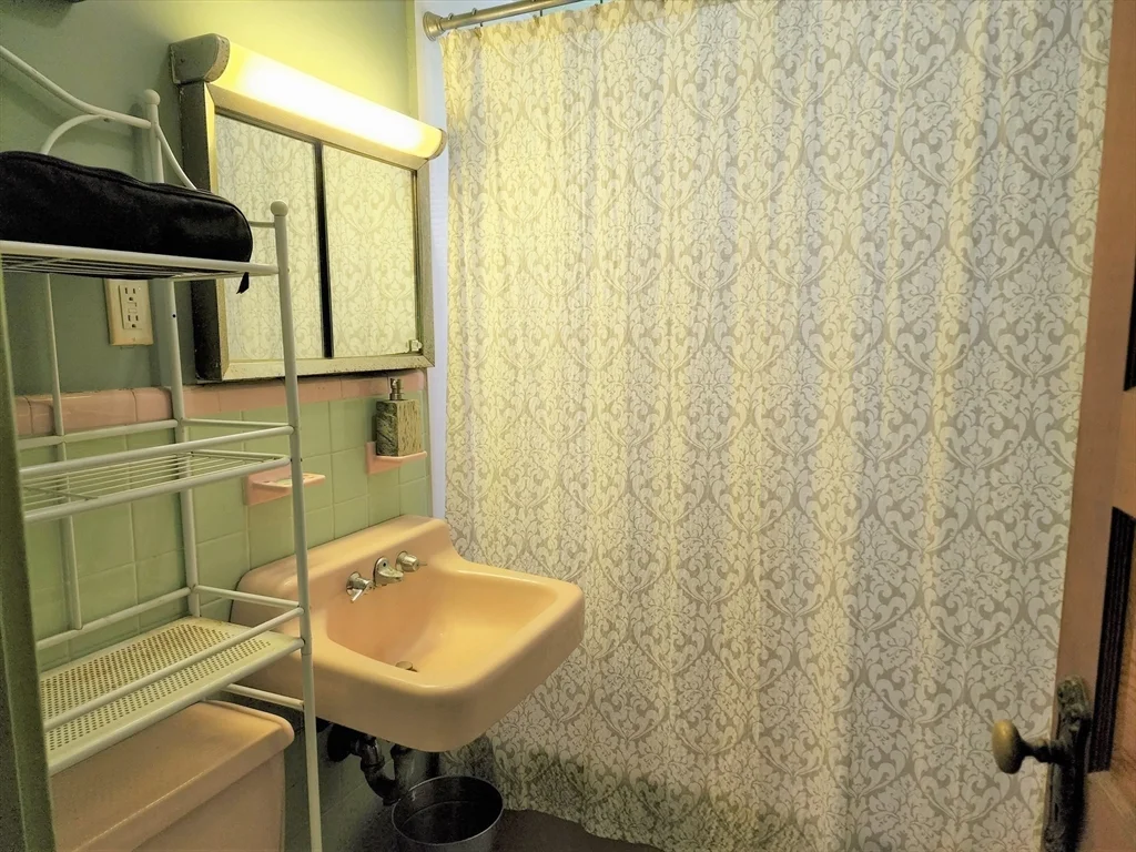 3 bed, 2 bath apartment for rent at 1027 Broadway Unit 1, Tufts University — photo 10 of 20