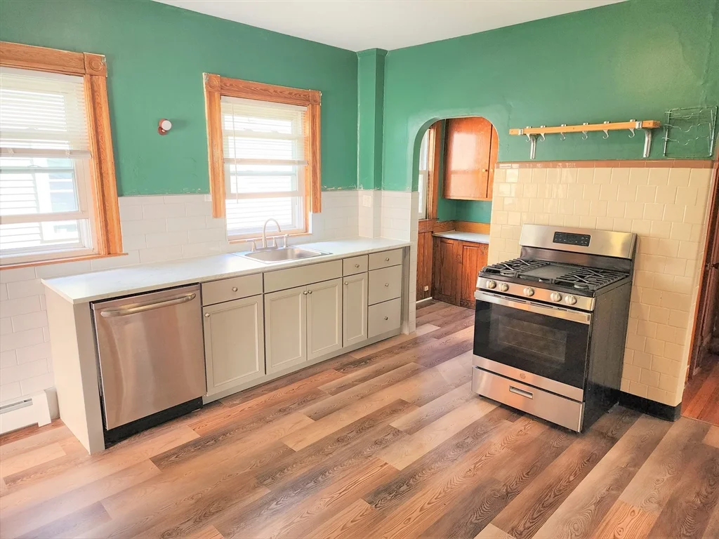 3 bed, 2 bath apartment for rent at 1027 Broadway Unit 1, Tufts University — photo 3 of 20