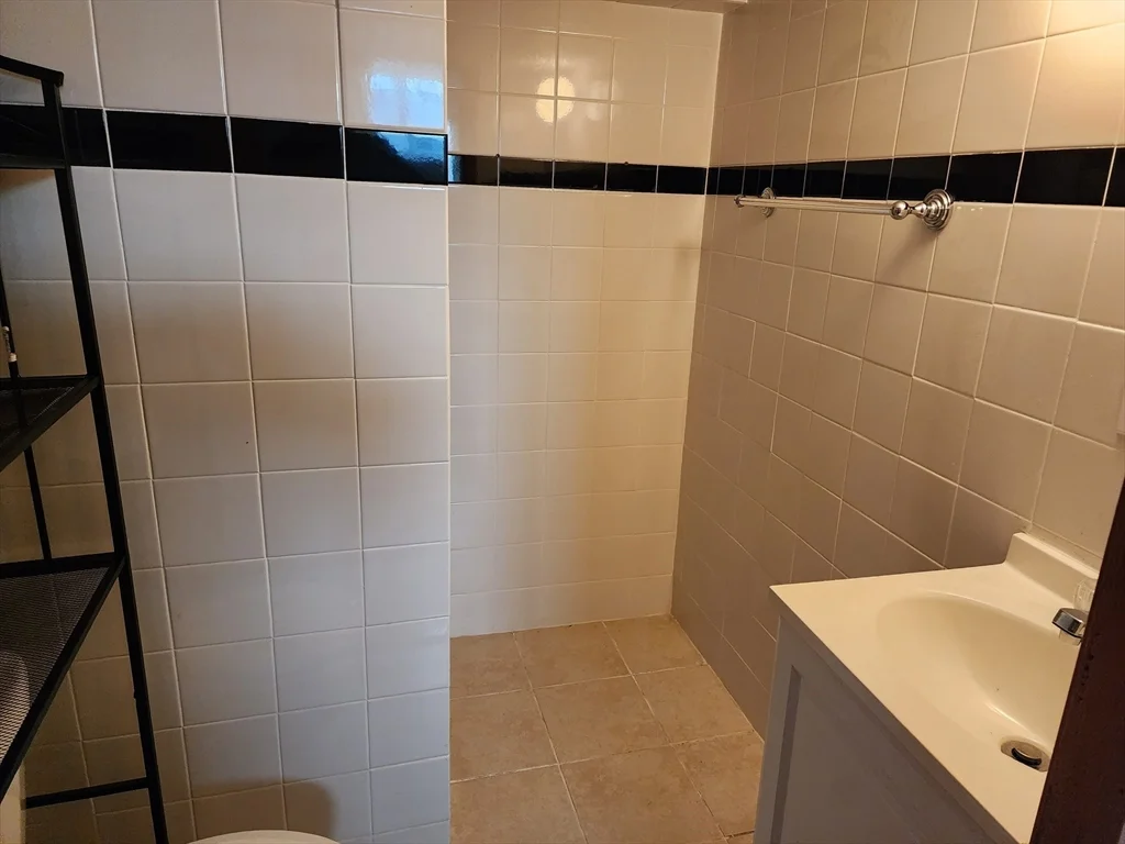 3 bed, 2 bath apartment for rent at 1027 Broadway Unit 1, Tufts University — photo 17 of 20