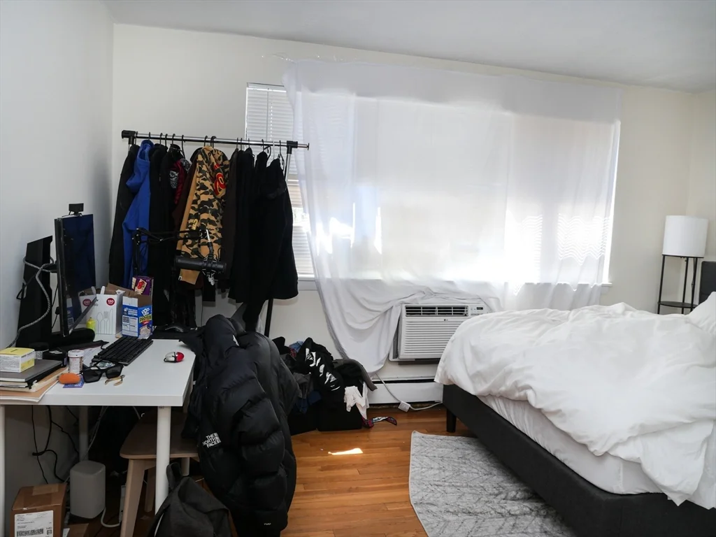 3 bed, 1 bath apartment for rent at 1027 Commonwealth Ave Unit 11, Allston — photo 4 of 8