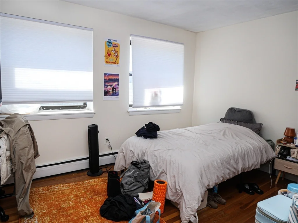 3 bed, 1 bath apartment for rent at 1027 Commonwealth Ave Unit 11, Allston — photo 6 of 8