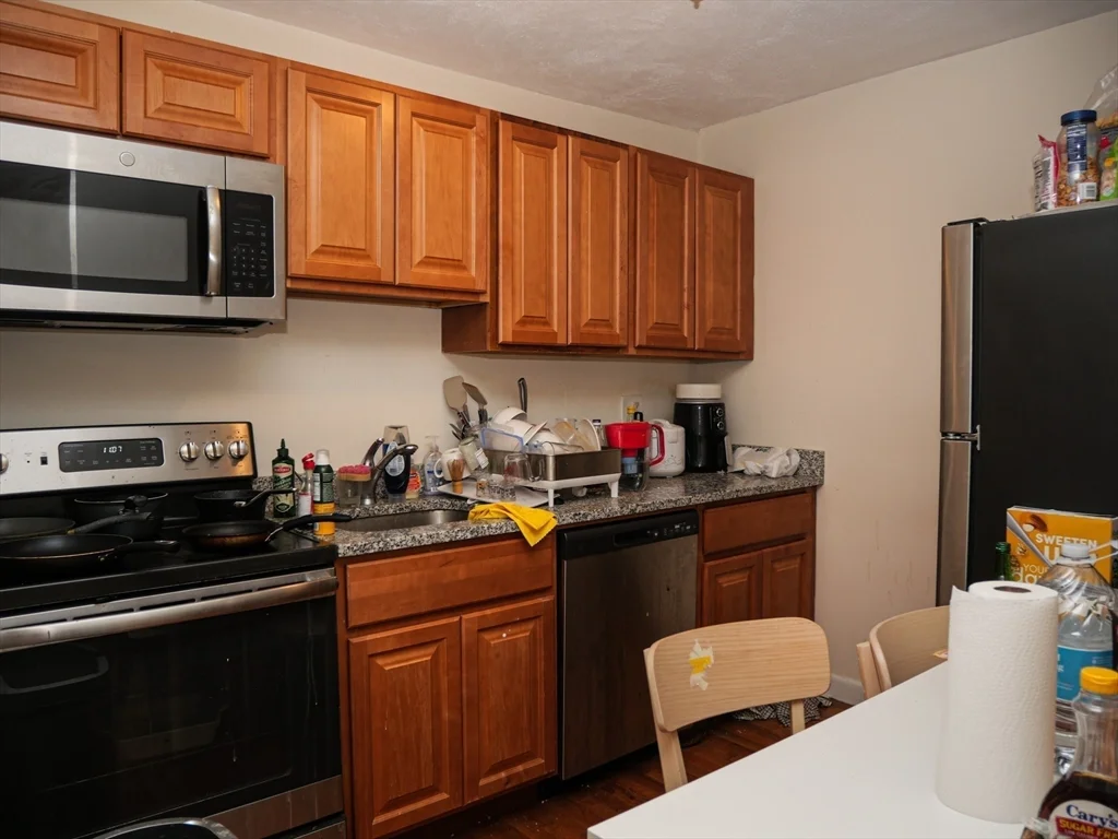 3 bed, 1 bath apartment for rent at 1027 Commonwealth Ave Unit 11, Allston — photo 1 of 8