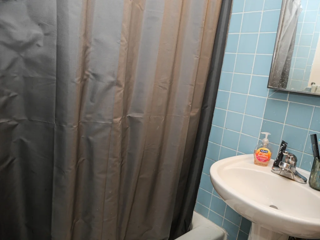 3 bed, 1 bath apartment for rent at 1027 Commonwealth Ave Unit 11, Allston — photo 7 of 8