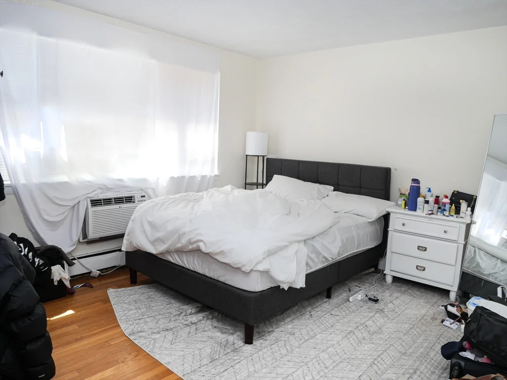 3 bed, 1 bath apartment for rent at 1027 Commonwealth Ave Unit 11, Allston — photo 3 of 8