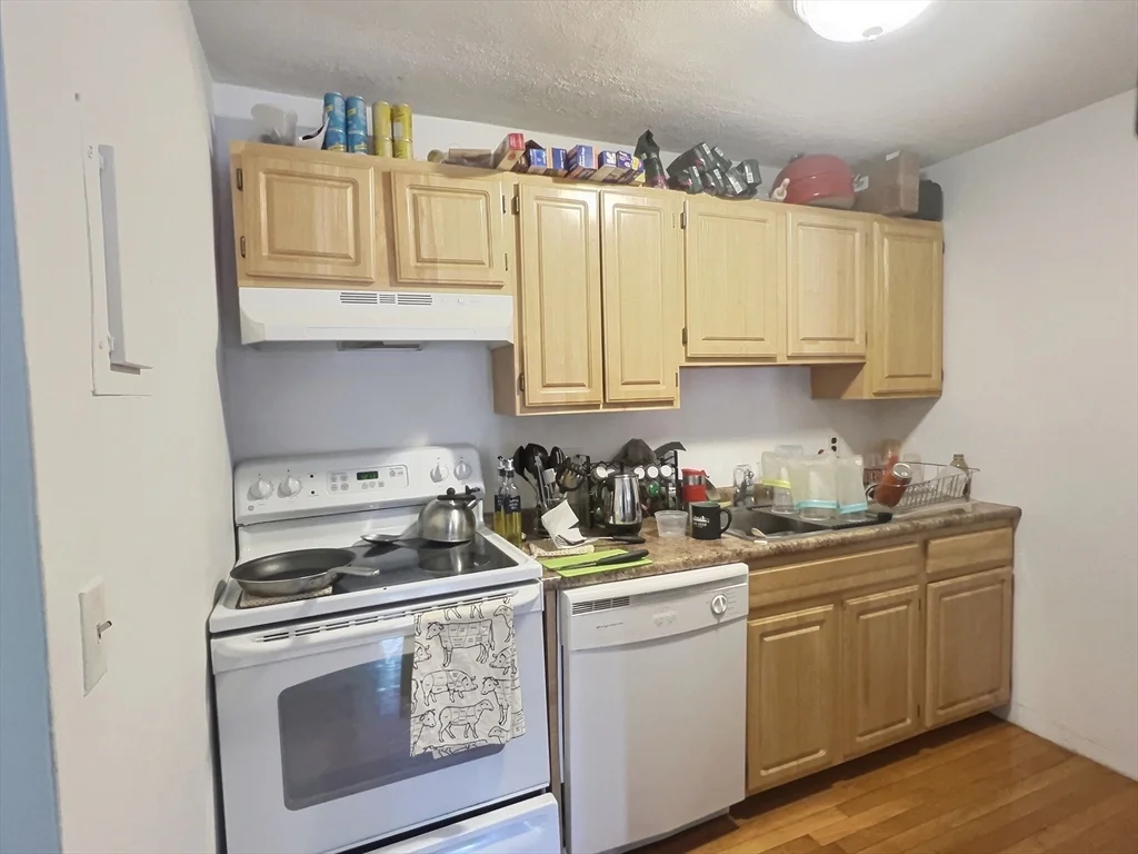 1 bed, 1 bath apartment for rent at 1027 Commonwealth Ave Unit 12, Allston — photo 2 of 8