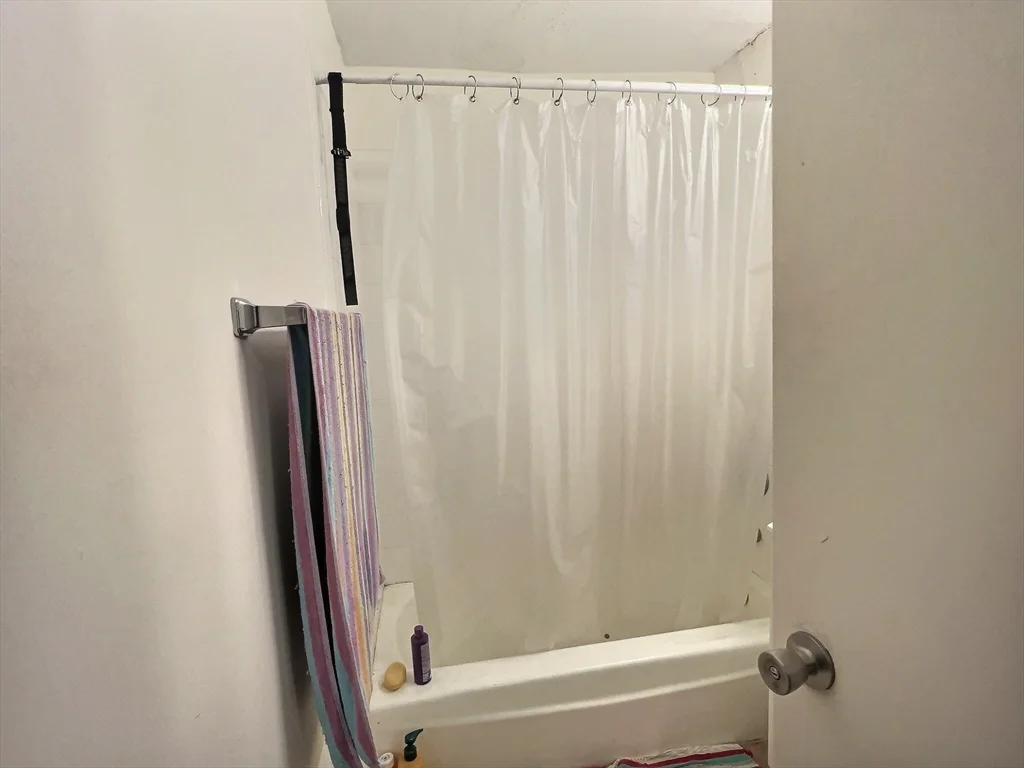 1 bed, 1 bath apartment for rent at 1027 Commonwealth Ave Unit 17, Allston — photo 5 of 6
