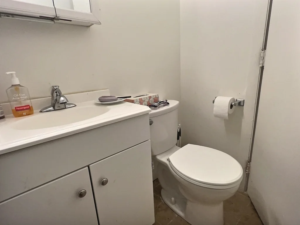 1 bed, 1 bath apartment for rent at 1027 Commonwealth Ave Unit 17, Allston — photo 6 of 6