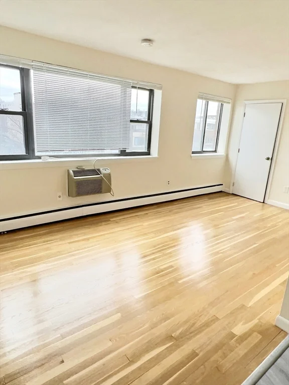 Studio bed, 1 bath apartment for rent at 1027 Commonwealth Ave Unit 20, Allston — photo 4 of 4