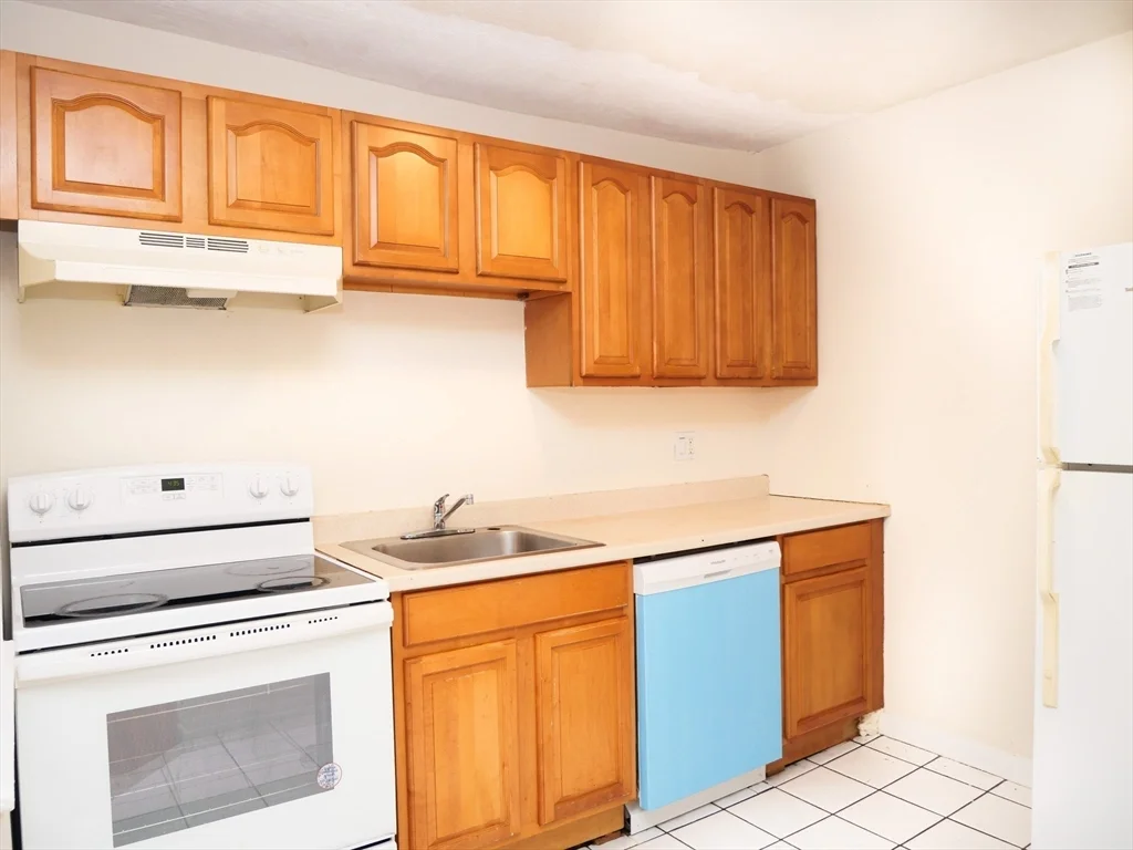 3 bed, 1 bath apartment for rent at 1027 Commonwealth Ave Unit 21, Allston — photo 1 of 7