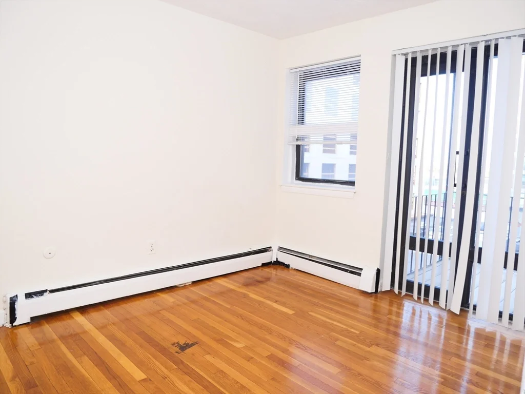 3 bed, 1 bath apartment for rent at 1027 Commonwealth Ave Unit 21, Allston — photo 2 of 7
