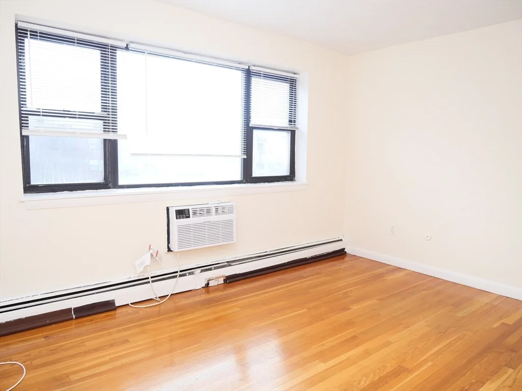 3 bed, 1 bath apartment for rent at 1027 Commonwealth Ave Unit 21, Allston — photo 4 of 7