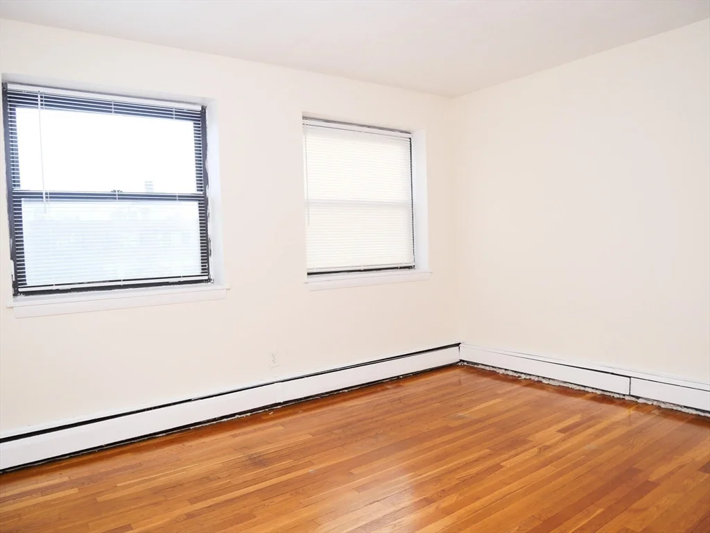 3 bed, 1 bath apartment for rent at 1027 Commonwealth Ave Unit 21, Allston — photo 3 of 7