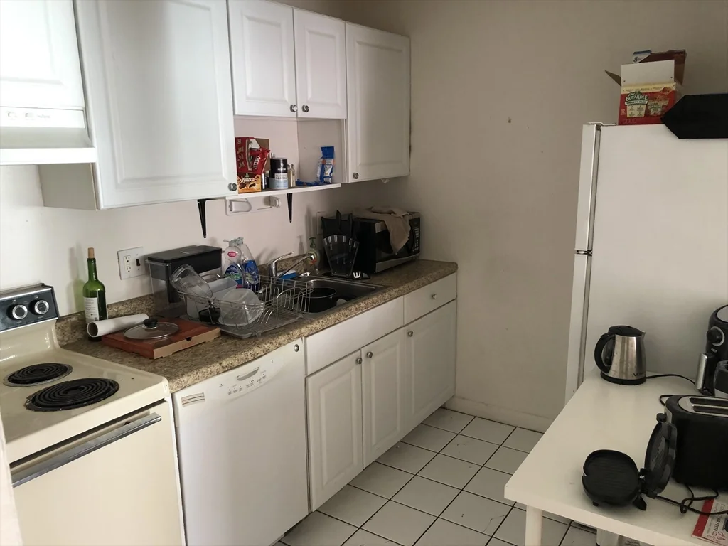 1 bed, 1 bath apartment for rent at 1027 Commonwealth Ave Unit 22, Allston — photo 4 of 4