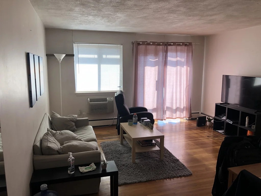 1 bed, 1 bath apartment for rent at 1027 Commonwealth Ave Unit 22, Allston — photo 1 of 4