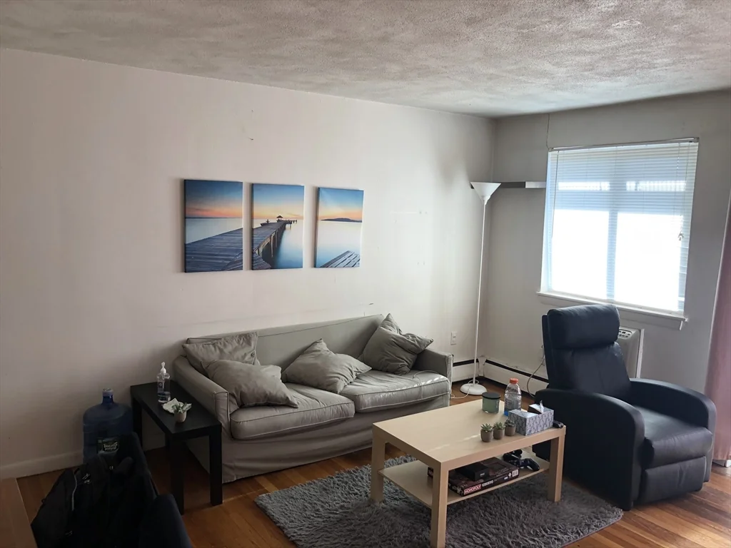 1 bed, 1 bath apartment for rent at 1027 Commonwealth Ave Unit 22, Allston — photo 3 of 4