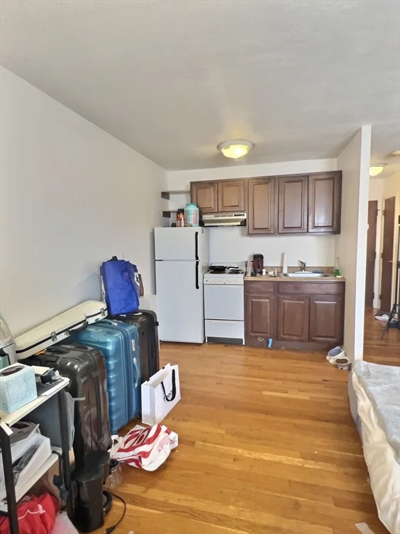 Studio bed, 1 bath apartment for rent at 1027 Commonwealth Ave Unit 24, Allston — photo 3 of 5