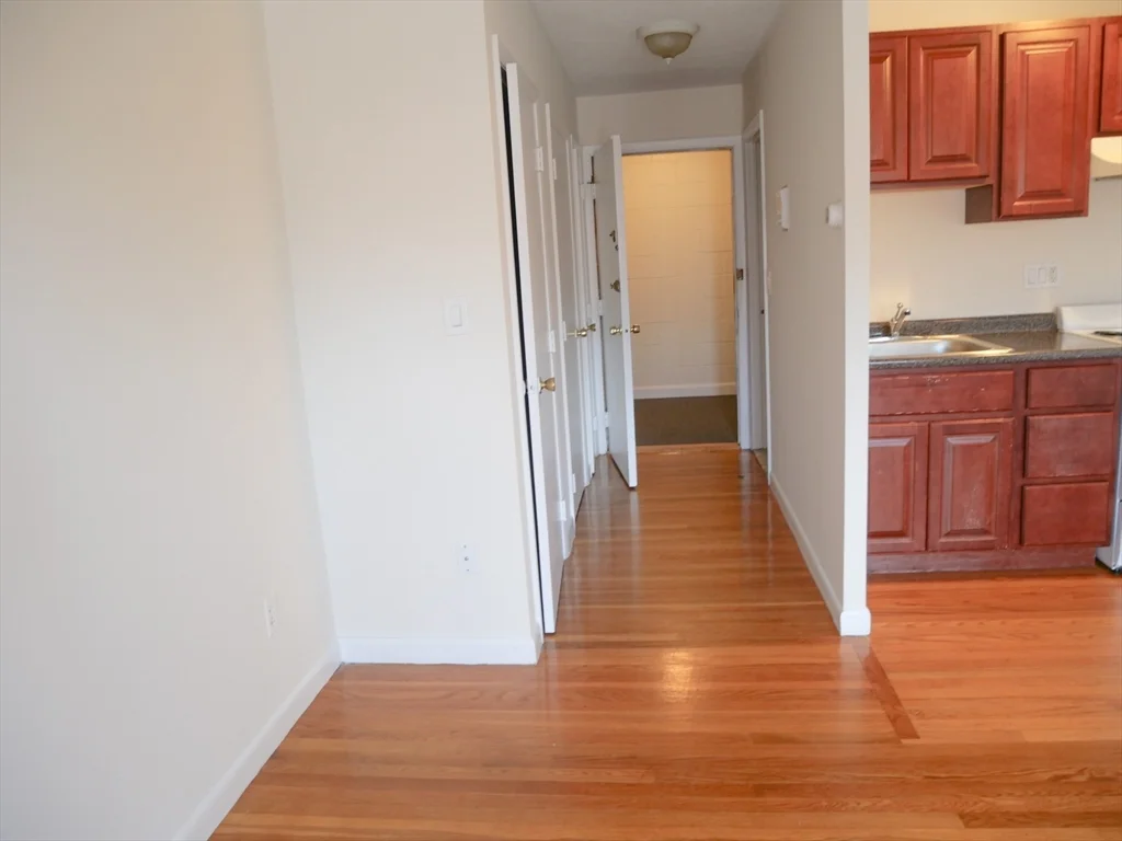 Studio bed, 1 bath apartment for rent at 1027 Commonwealth Ave Unit 25, Allston — photo 2 of 6