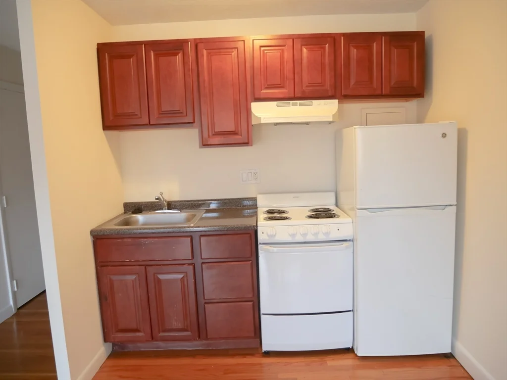 Studio bed, 1 bath apartment for rent at 1027 Commonwealth Ave Unit 25, Allston — photo 1 of 6