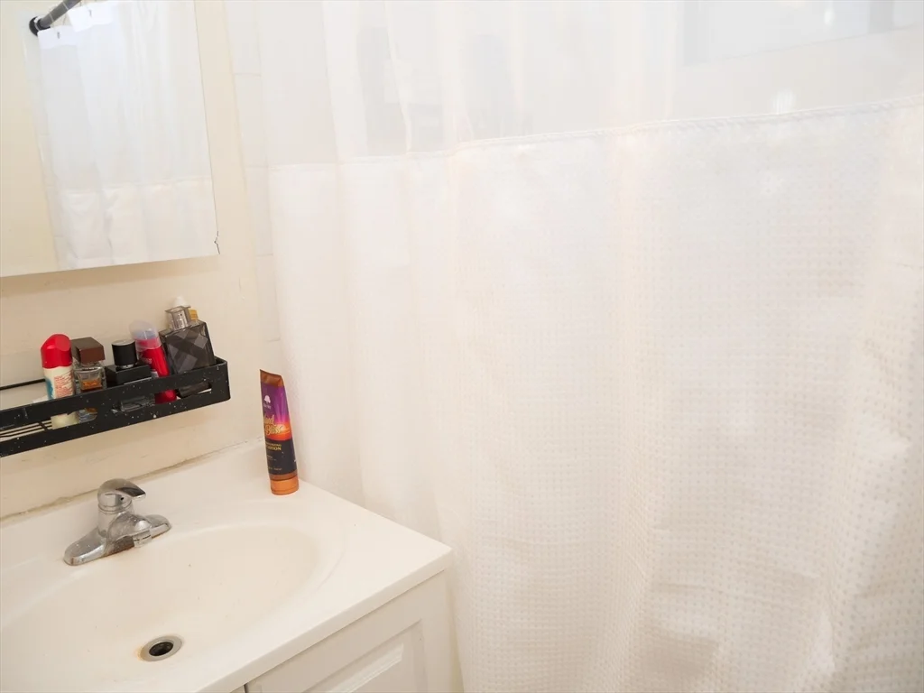 2 bed, 1 bath apartment for rent at 1027 Commonwealth Ave Unit 27, Allston — photo 5 of 6