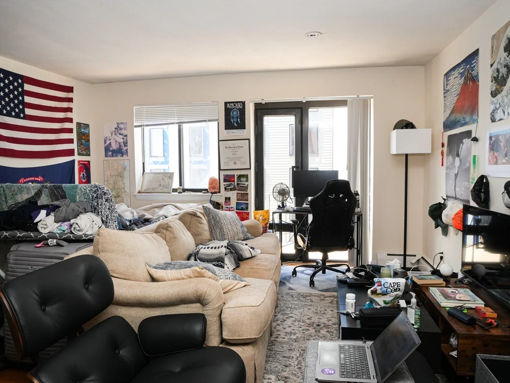 Studio bed, 1 bath apartment for rent at 1027 Commonwealth Ave Unit 33, Allston — photo 3 of 4