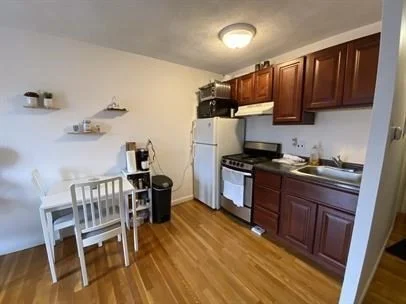 Studio bed, 1 bath apartment for rent at 1027 Commonwealth Ave Unit 34, Allston — photo 2 of 4